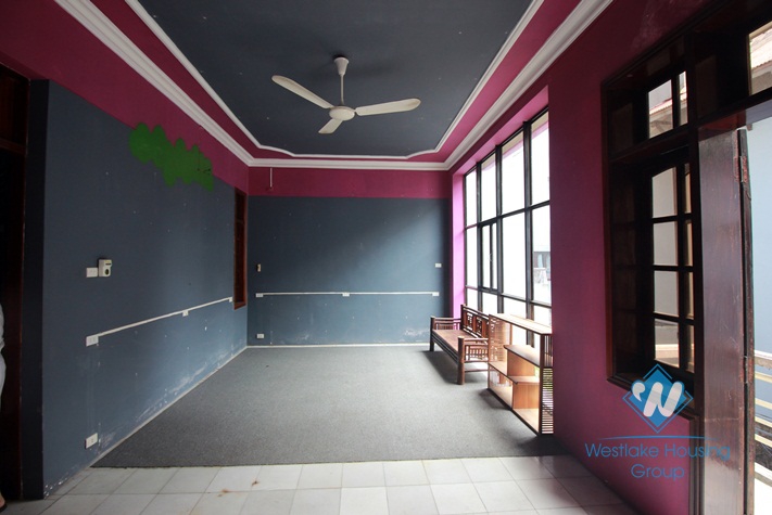 Bright house with courtyard for rent in Nghi Tam Village, Tay Ho, Ha Noi